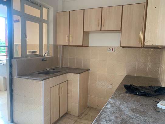 2 bedroom apartment all ensuite with a cloakroom image 7