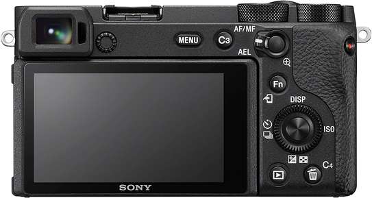 Sony Alpha A6600 Mirrorless Camera with 18-135mm Zoom Lens image 11
