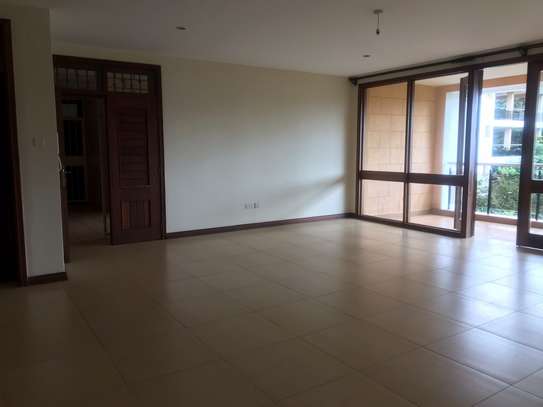 3 Bed Apartment with En Suite at Riverside image 11