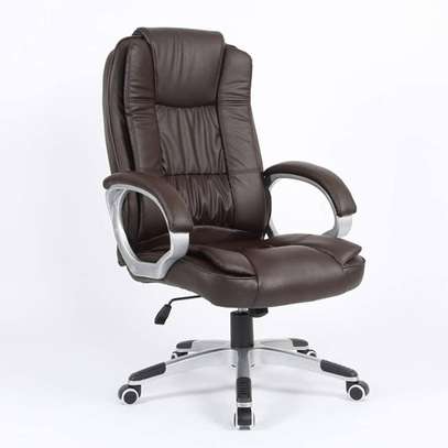 Luxury Reclining Office Chair – Ergonomic Swivel Design image 1