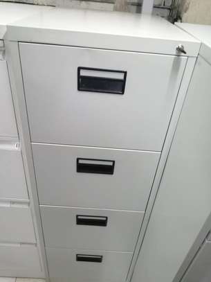 FOUR DRAWERS FILLING CABINET image 5