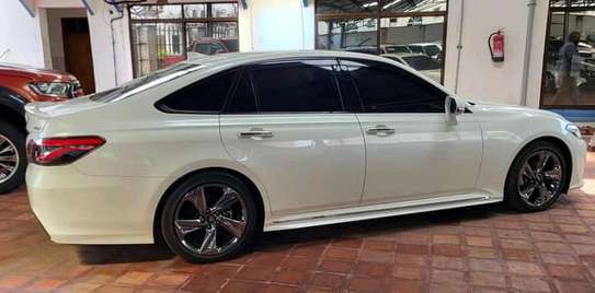 Toyota crown Rs image 10