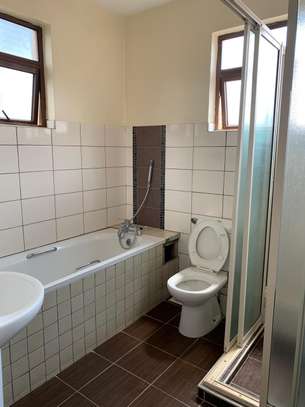 3 bedroom apartment all ensuite with a cloakroom image 5