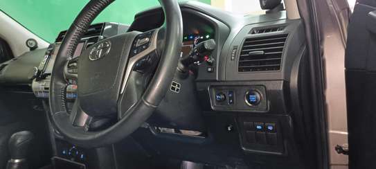 Toyota Land Cruiser Prado 5 Seater 2018 Sunroof image 2