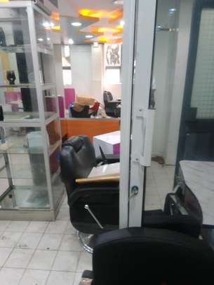 Shop or salon to let Kenyatta Avenue Nairobi CBD image 4