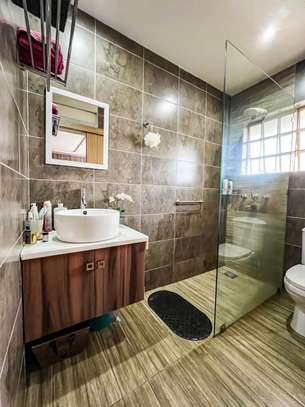 4 Bed House with En Suite in Brookside image 2