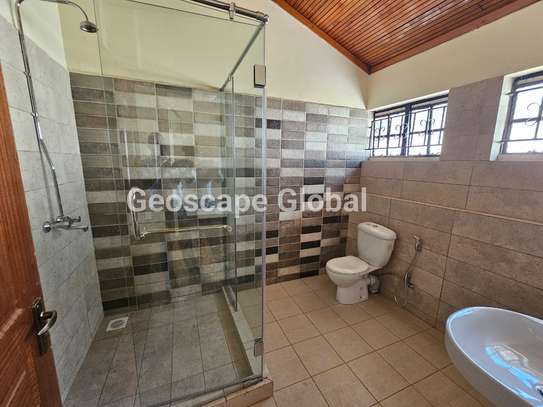 4 Bed House with En Suite in Thigiri image 7
