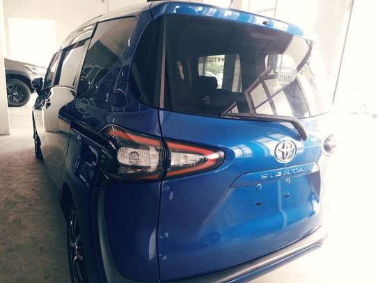 Toyota Sienta non hybrid 2017 blue image 10