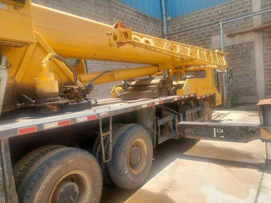 25 tonnes Crane on sale image 4