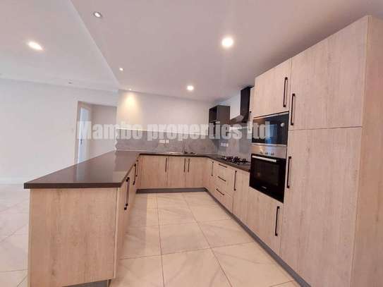 3 Bed Apartment with En Suite at Rhapta Rd image 19