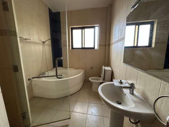 3 Bed Apartment with En Suite at Kilimani image 2