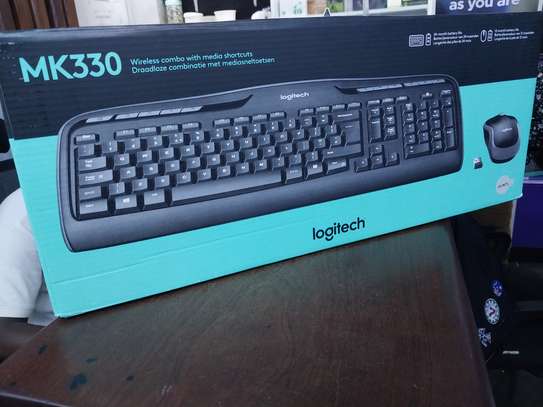 Logitech MK330 Wireless Combo Desktop (Keyboard and Mouse) image 3