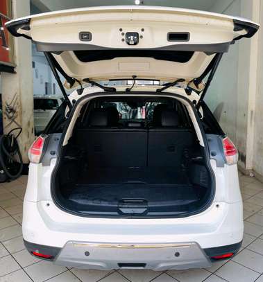 Nissan Xtrail With Sunroof image 3