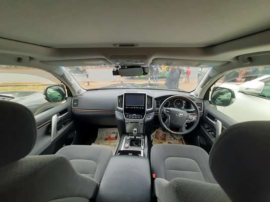 2016 Toyota Land Cruiser V8 AX image 2