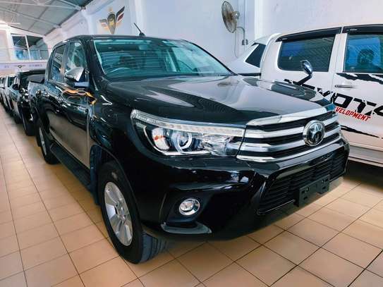 Toyota Hilux double cabin black 2017 image 9