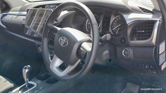 Toyota Hilux Double cabin Grey 2021 image 5
