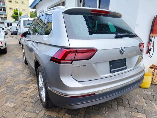 Volkswagen Tiguan Sunroof grey 2018 image 8