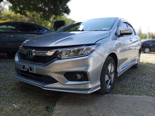 Honda Grace Silver 2018 hybrid image 12