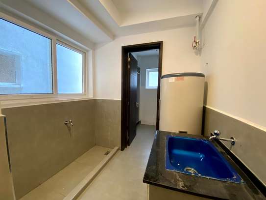 5 Bed Apartment with En Suite in Westlands Area image 12
