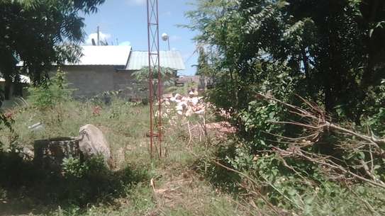 12 rooms incomplete 1/8 plot, township Mpeketoni image 4