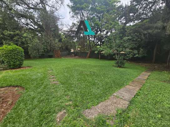 600 ft² Commercial Property with Parking in Lavington image 1
