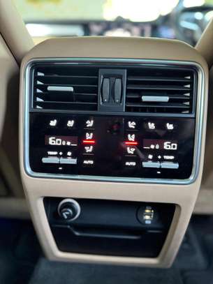 Porsche cayenne Blue 2018 image 8