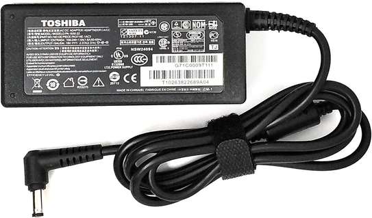 Genuine Toshiba 19V 2.37A 45W charger image 3