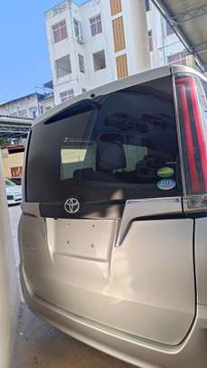 Toyota Esquire Silver 2019 2WD image 29