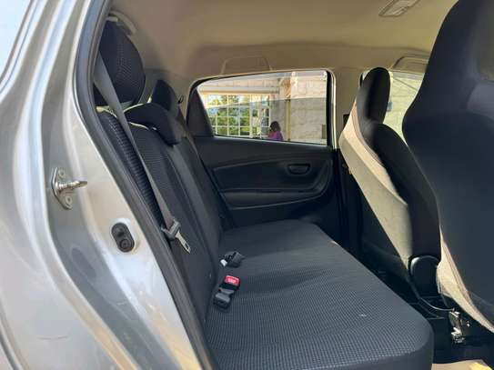 Toyota vitz image 8