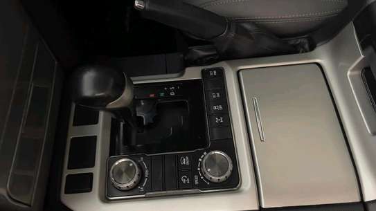 TOYOTA LANDCRUISER V8 DIESEL SUNROOF 2018MODEL image 2