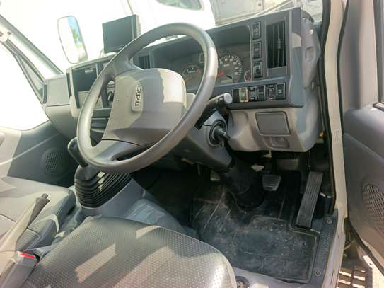 Isuzu ELF NkR85 image 3