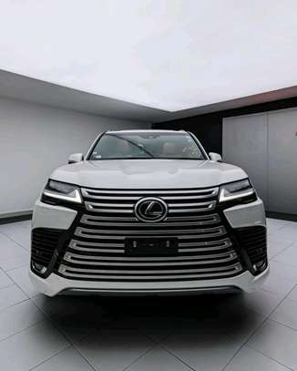Lexus LX600 2022 Sport White image 11
