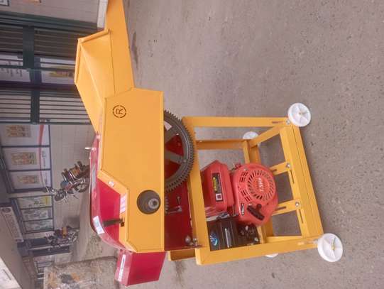 Fodder chopping machine image 2