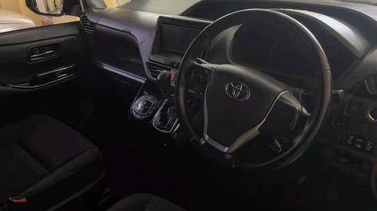 TOYOTA NOAH NORMAL 8 SEATER image 4
