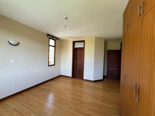 3 Bed Apartment with En Suite in Riverside image 12