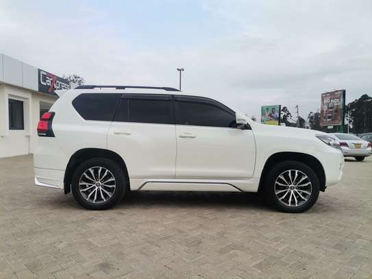 Toyota Prado image 6