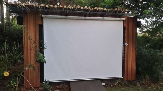 167-Inch / 300cm by 300cm Electric Projector Screen image 3