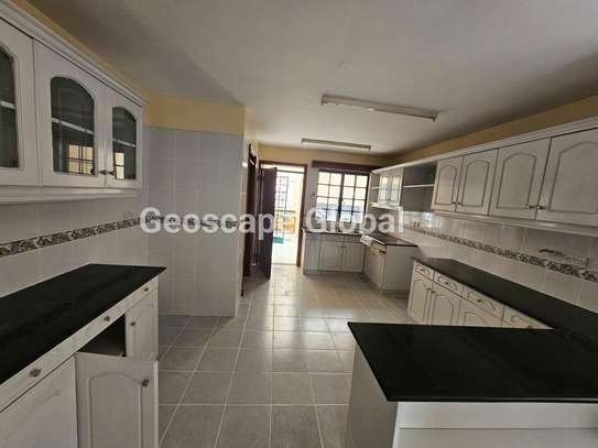 5 Bed House with En Suite in Spring Valley image 5