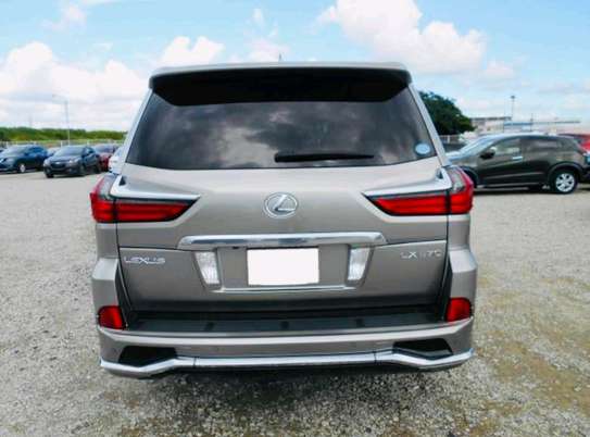 Lexus LX570 2015 image 12