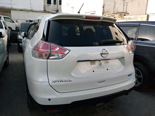 Peal white Nissan Xtra image 2