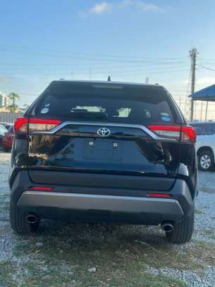 Toyota Rav4 Black 2018 image 10