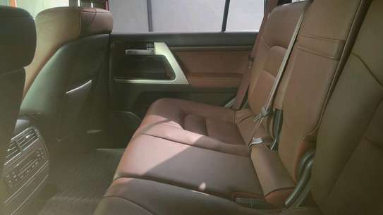 LANDCRUISER V8 PETROL SUNROOF image 5