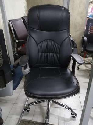 Strong and durable executive office chairs image 1