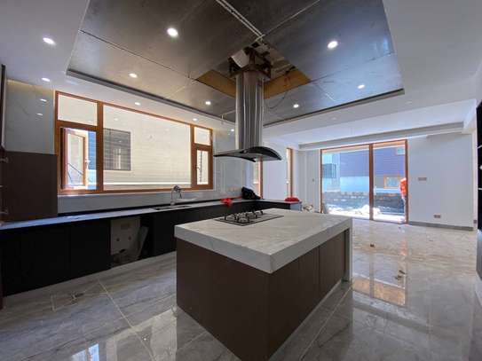 6 Bed Villa with En Suite in Lavington image 17