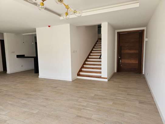 4 Bed House with En Suite at Rosslyn image 18