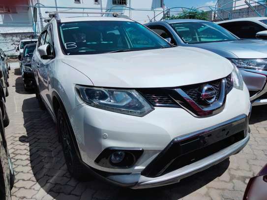 NISSAN XTRAIL WITH SUNROOF & MOONROOF image 3