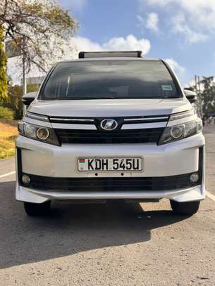 Toyota voxy image 6