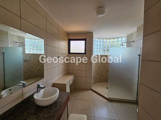 3 Bed Apartment with En Suite in Riverside image 14