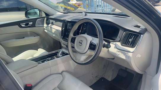 Volvo xc60 t8 petrol 2018 image 7