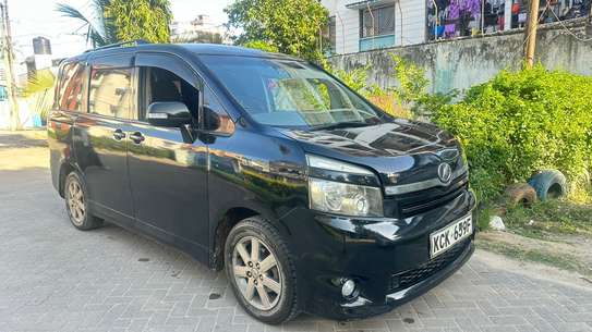 Toyota voxy KCK image 3